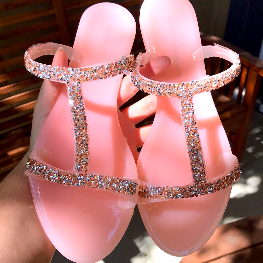 Wild Diva Lounge pink sandals size 6 (37)